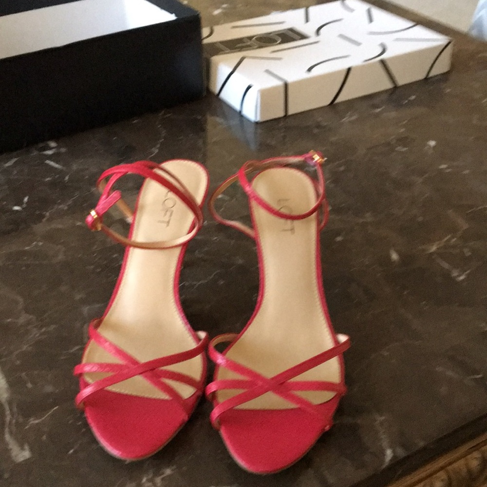 Ann Taylor Loft Azalea Women’s Kitten Heel Sandal.